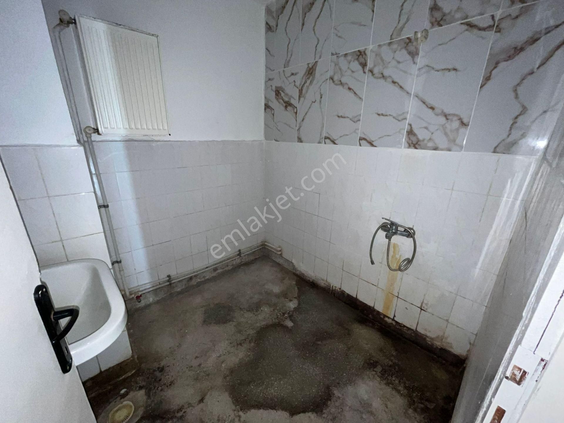 Topçu Mahallesinde Cadde Üzerinde Ön Cephe Daire - Görsel 25
