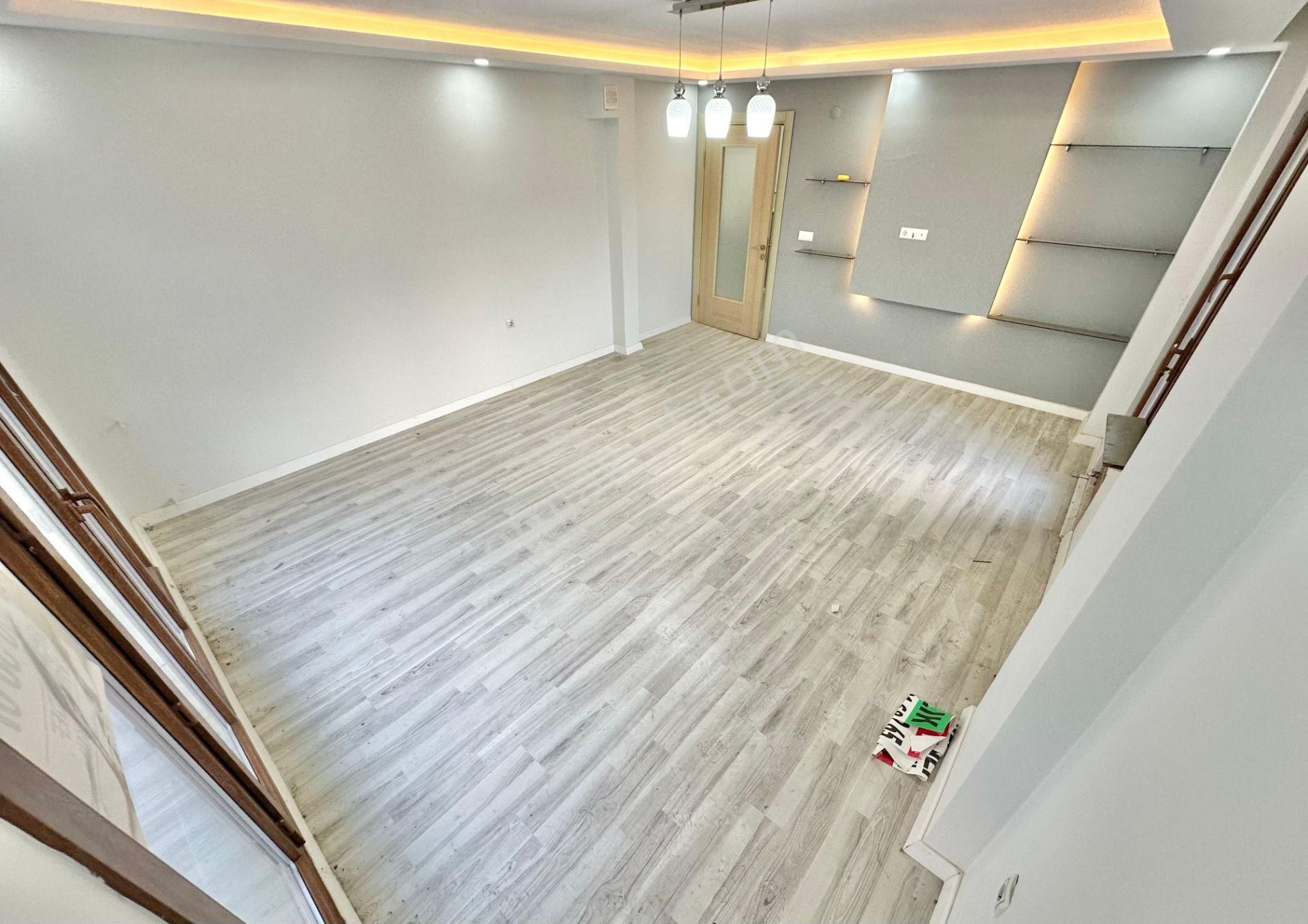 ꧁ay Emlaktan꧂altınkum Pazar Pazarında Denize 300 Mt Arakat Ön Cephe Çift Balkonlu Satılık 3+1 Daire - Görsel 3