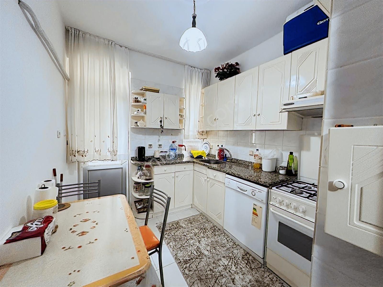 Satılık 2+1 0 Tadilatlı Havuzlu Site İçinde Fırsat Daire