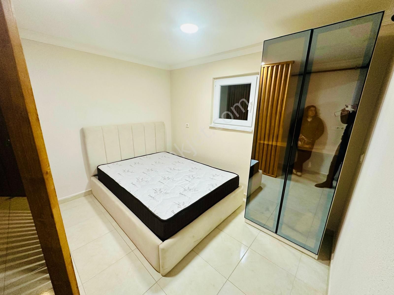 Üniversiteye Yakın Balkonlu Sıfır Eşyalı Satılık 1+1 Apart