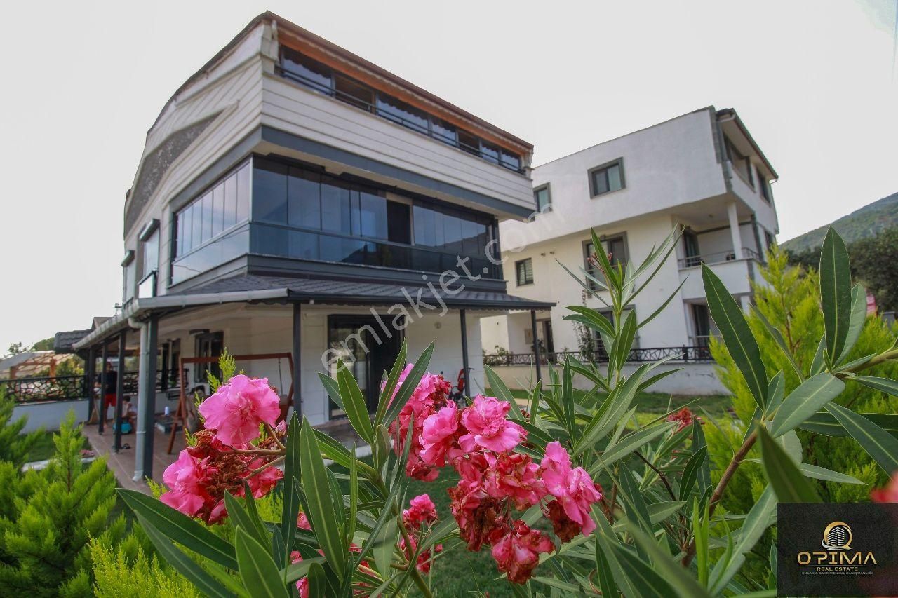 Opima Emlak'tan Ocaklar'da Full Eşyalı 3+1 Satılık Villa