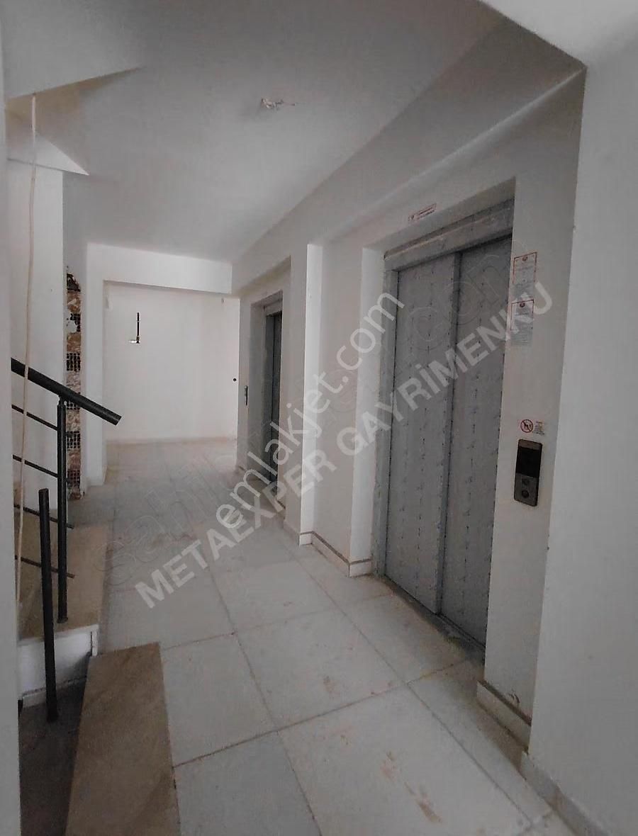 Konuralp'de Yatırımlık 1+1 Satılık Daire - Görsel 32