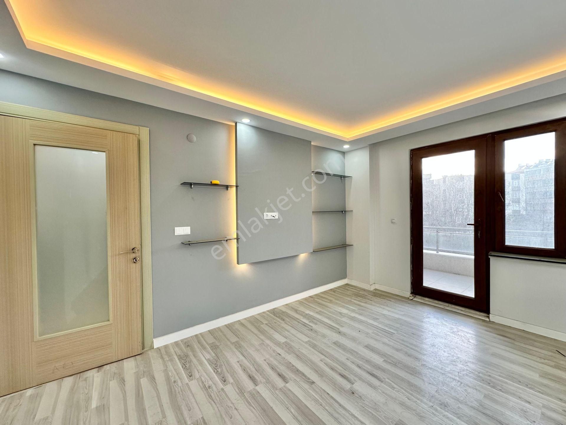 ꧁ay Emlaktan꧂altınkum Pazar Pazarında Denize 300 Mt Arakat Ön Cephe Çift Balkonlu Satılık 3+1 Daire - Görsel 2