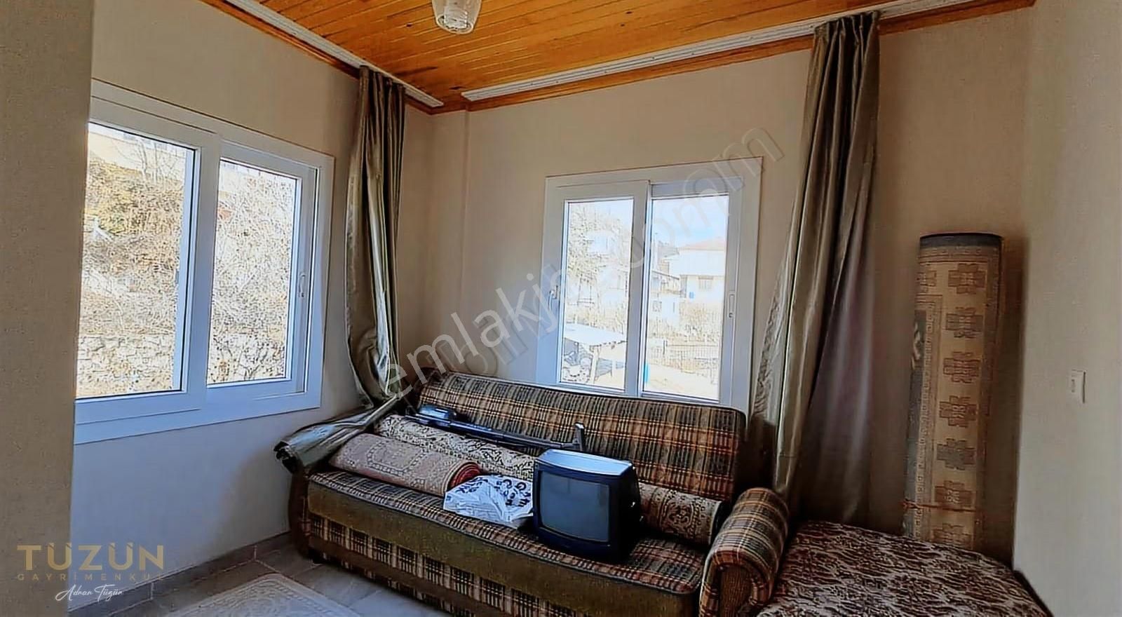 Tüzün'den Fındıkpınarın'da 938 M2 Arsa İçerisinde İki Katlı Ev - Görsel 11