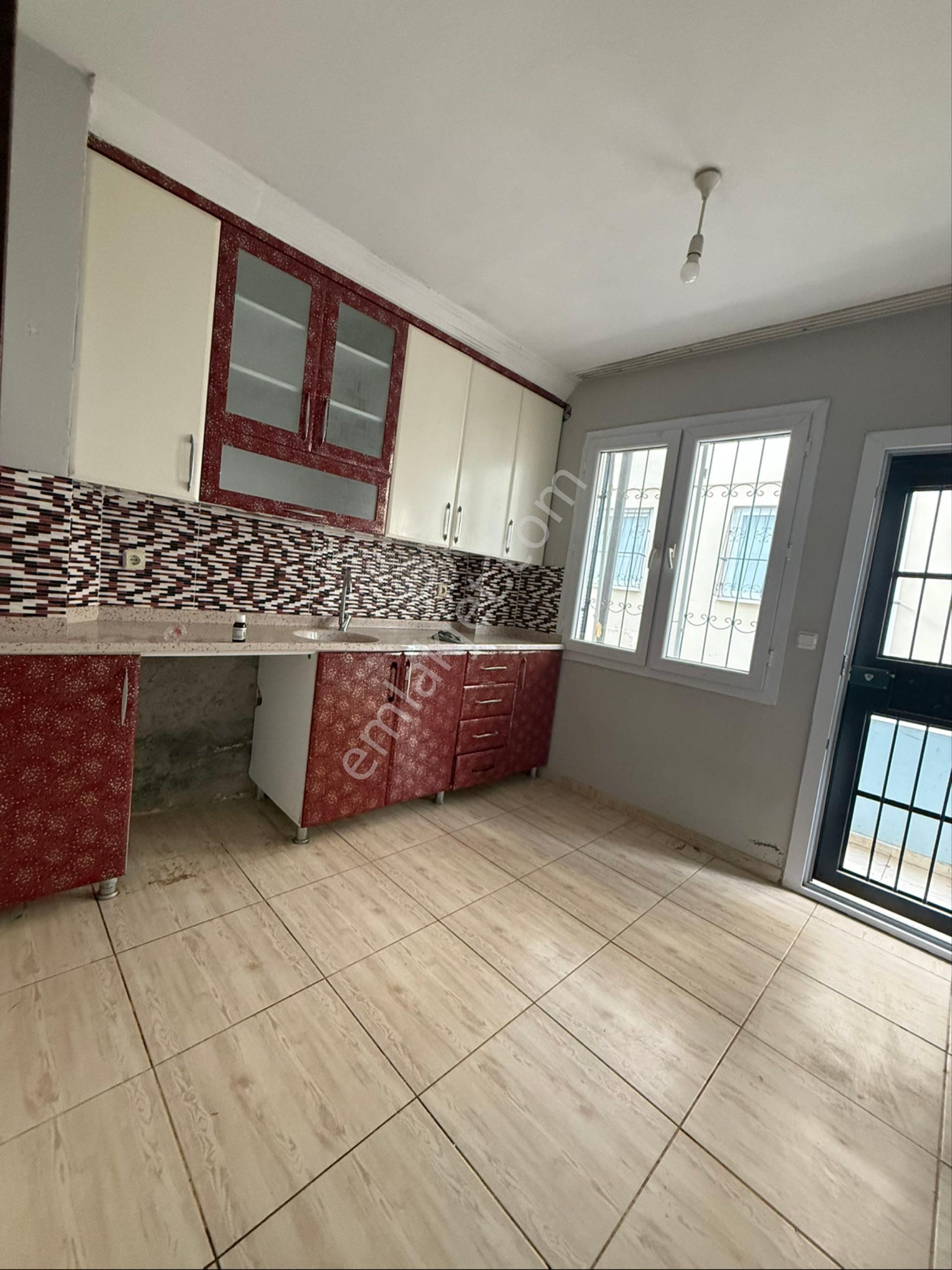 Müstakil Ev Konforu | Bahçeşehir’de Balkonlu Geniş 2+1