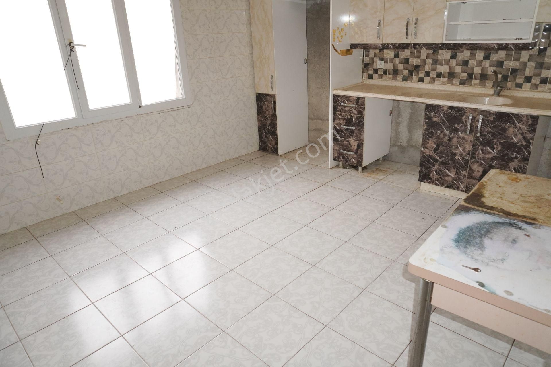 Asarlık Da Kiralık 2+1 3.kat Çift Balkonlu Çiğli Serkan Emlak Dan - Görsel 2