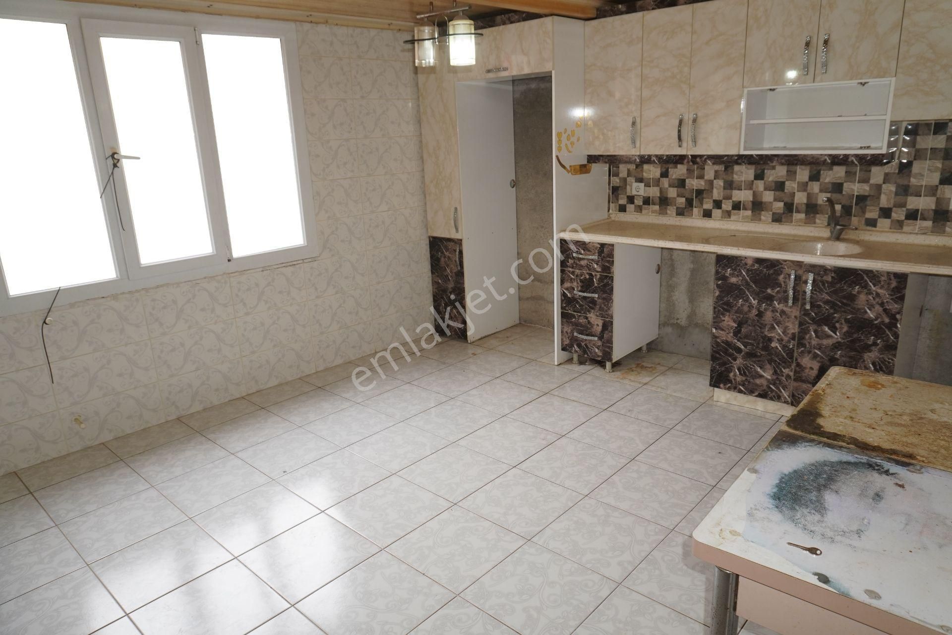 Asarlık Da Kiralık 2+1 3.kat Çift Balkonlu Çiğli Serkan Emlak Dan