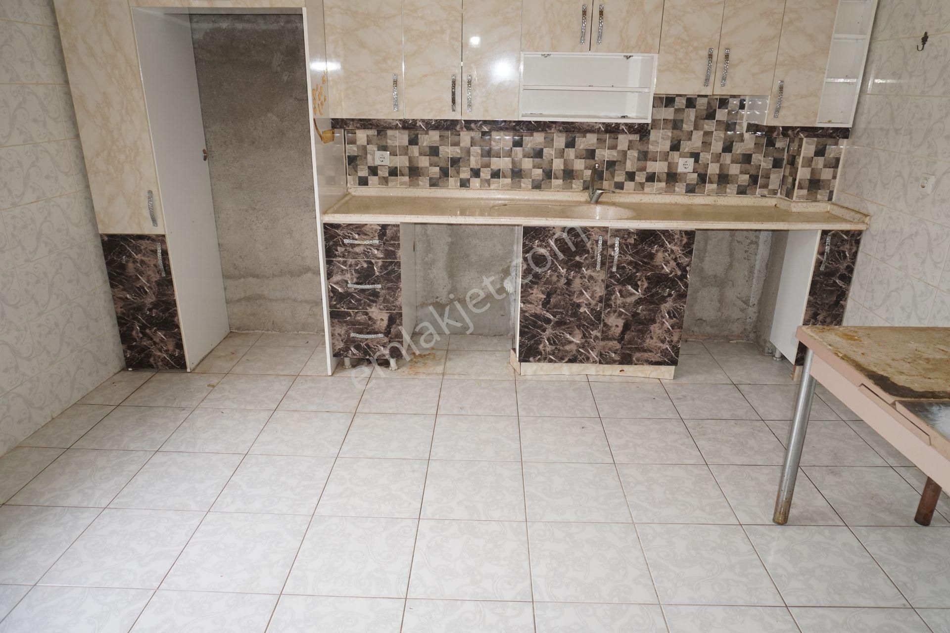 Asarlık Da Kiralık 2+1 3.kat Çift Balkonlu Çiğli Serkan Emlak Dan - Görsel 4