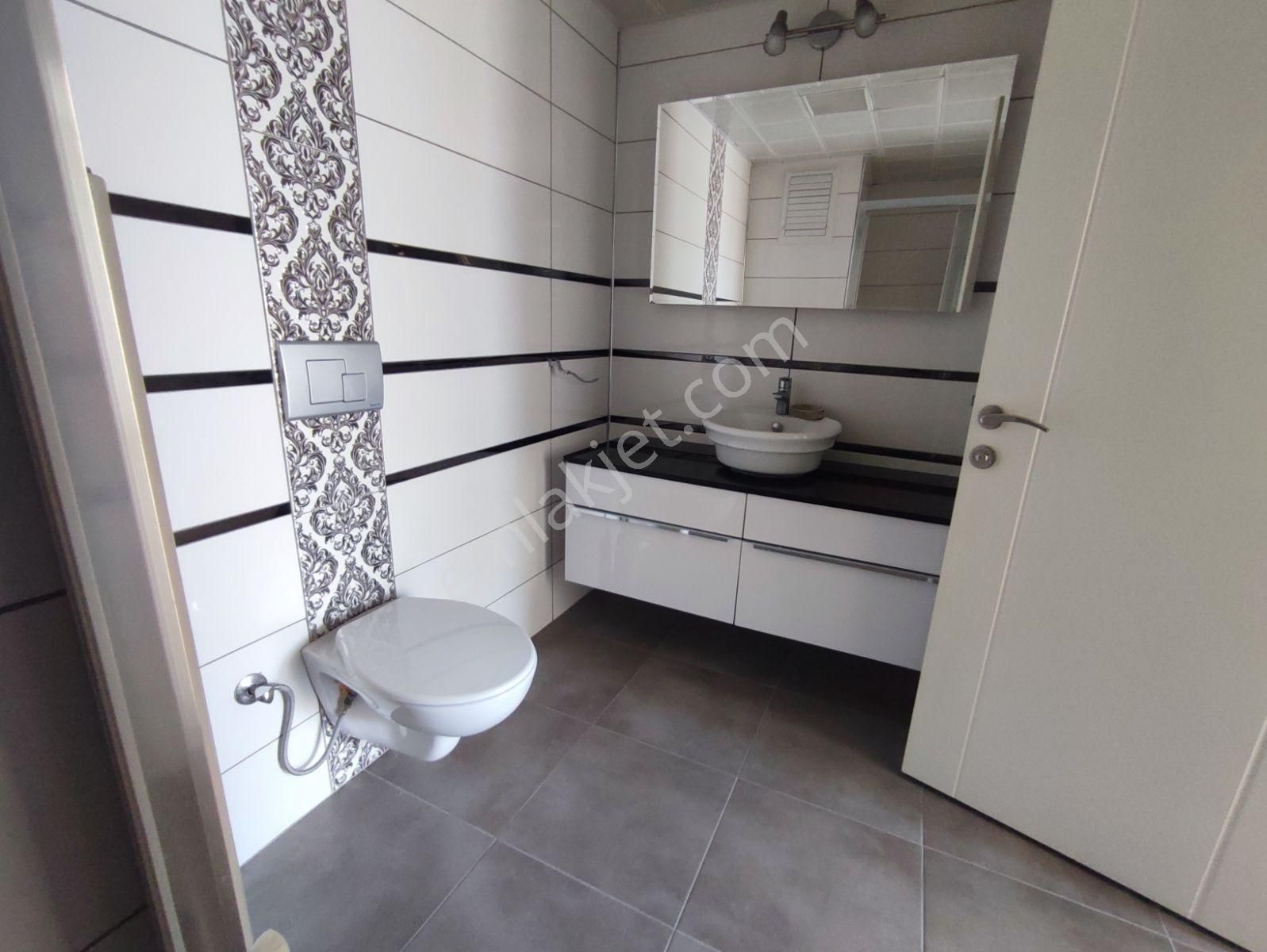 Ugur Mumcu Caddesinde Satılık 4+1 Full Yapılı Daire - Görsel 15