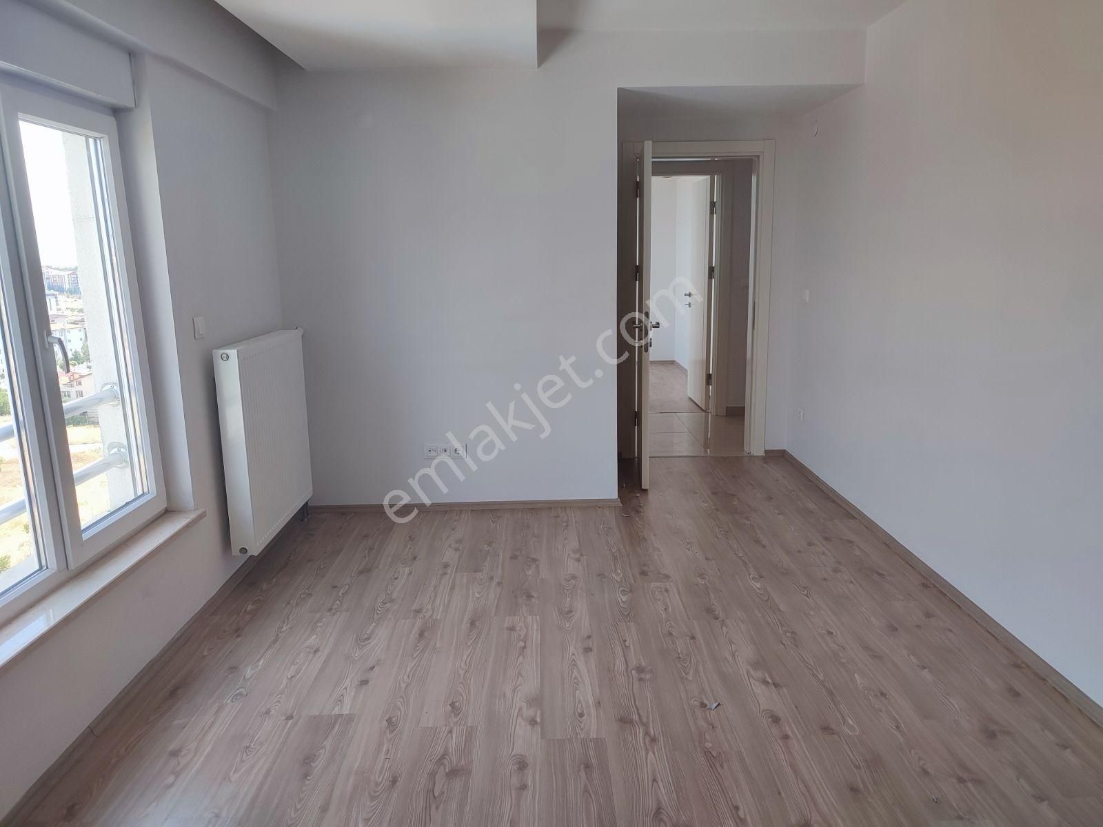 Ugur Mumcu Caddesinde Satılık 4+1 Full Yapılı Daire - Görsel 27