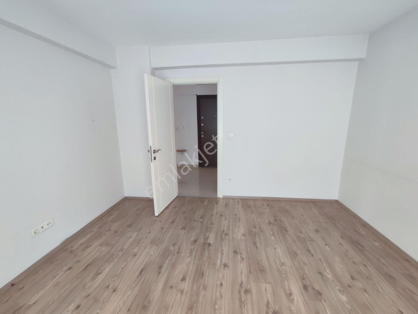 Ugur Mumcu Caddesinde Satılık 4+1 Full Yapılı Daire - Görsel 7