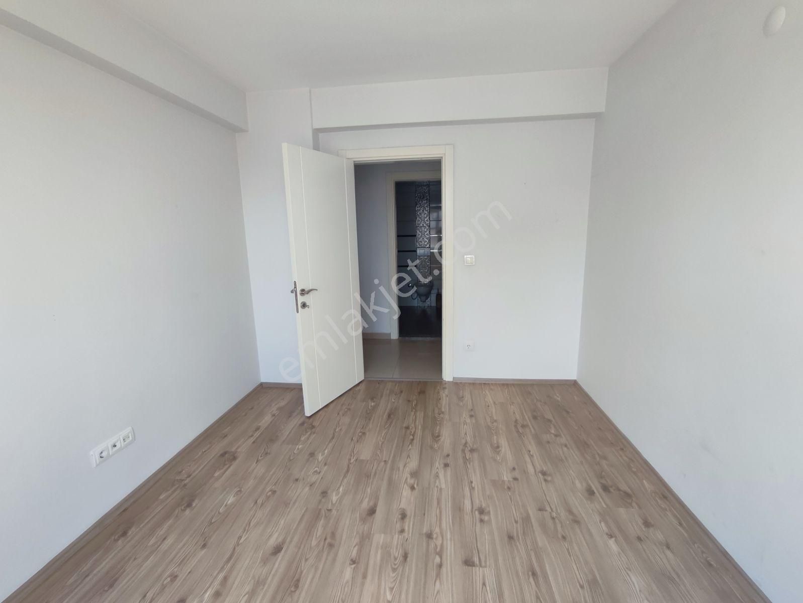 Ugur Mumcu Caddesinde Satılık 4+1 Full Yapılı Daire - Görsel 5