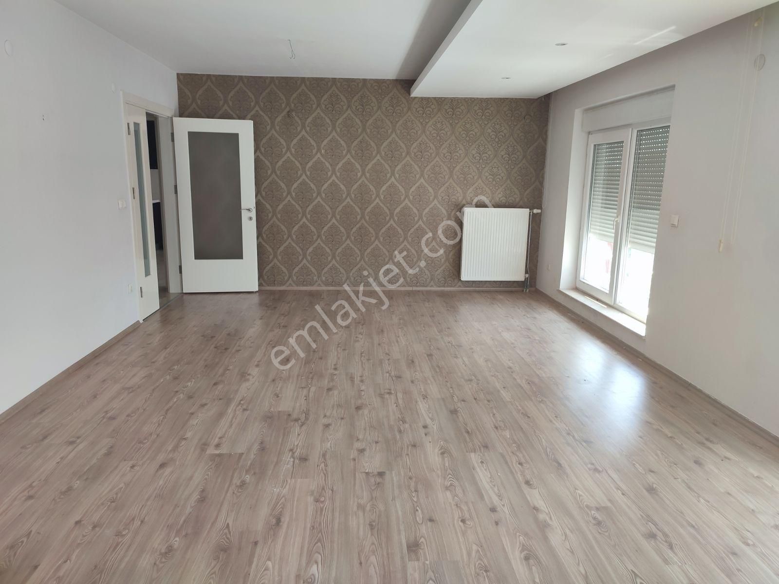 Ugur Mumcu Caddesinde Satılık 4+1 Full Yapılı Daire - Görsel 14