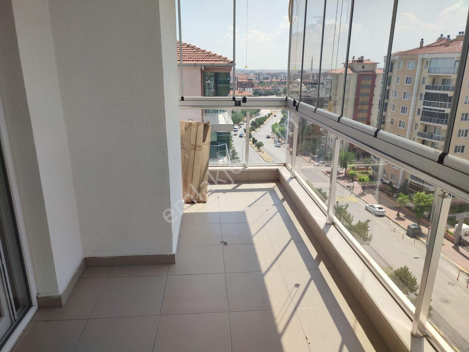 Ugur Mumcu Caddesinde Satılık 4+1 Full Yapılı Daire - Görsel 18