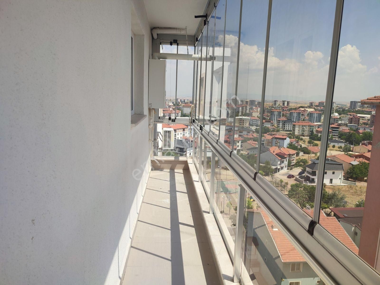 Ugur Mumcu Caddesinde Satılık 4+1 Full Yapılı Daire - Görsel 33