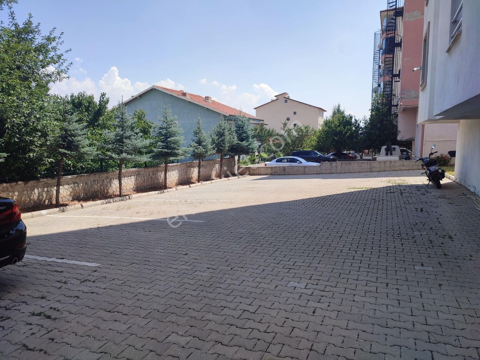 Ugur Mumcu Caddesinde Satılık 4+1 Full Yapılı Daire - Görsel 34