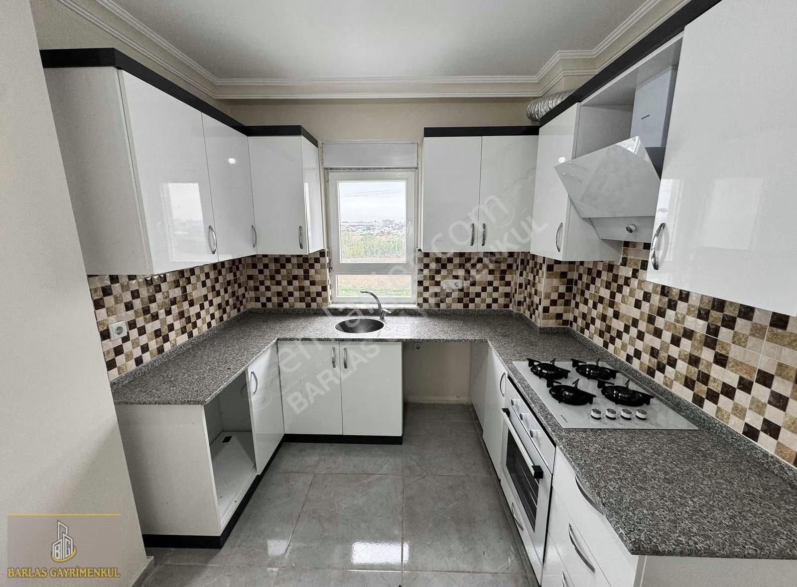 Göksu Mahallesinde Cadde Dibinde Geniş Lüks Satılık 2+1 Daire