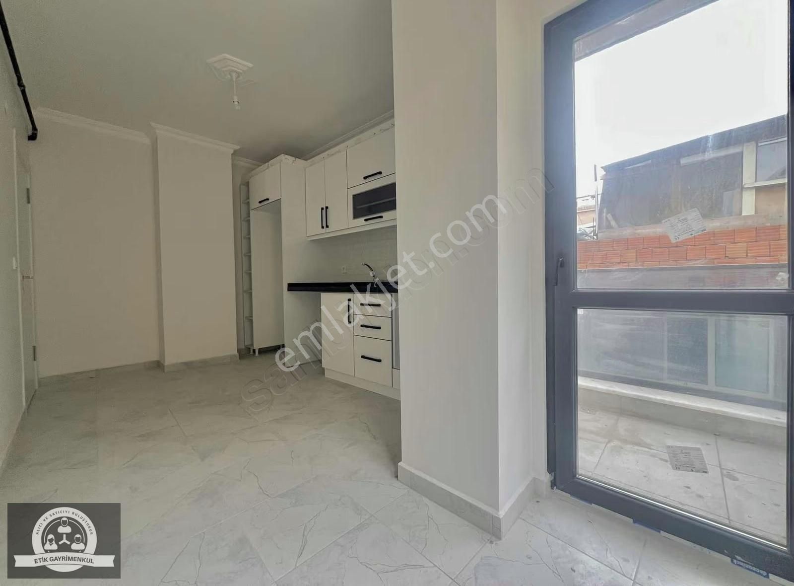 Yenidoğan Merkezde 3.katta Kiralık 2+1 Arakat Daire - Görsel 16