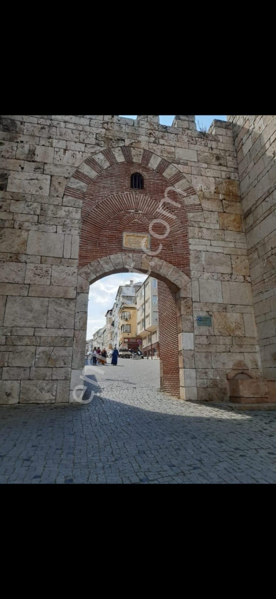 Tophane Ortapazar Cad. Acil Satılık Daire !!!