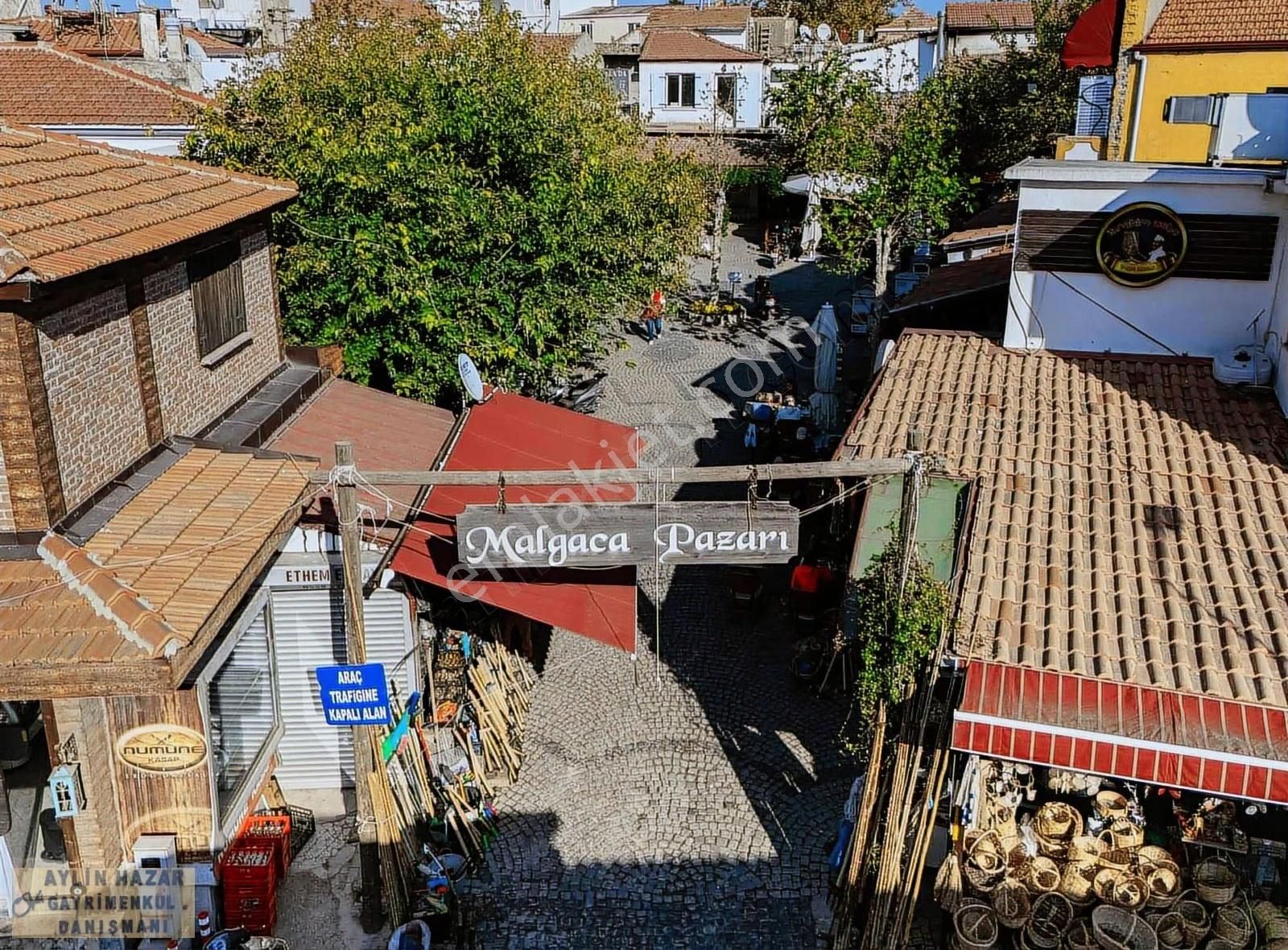 Urla Merkez'de Seçkin Ve Güçlü Yatırım İçin Satılık 4+1 Daire