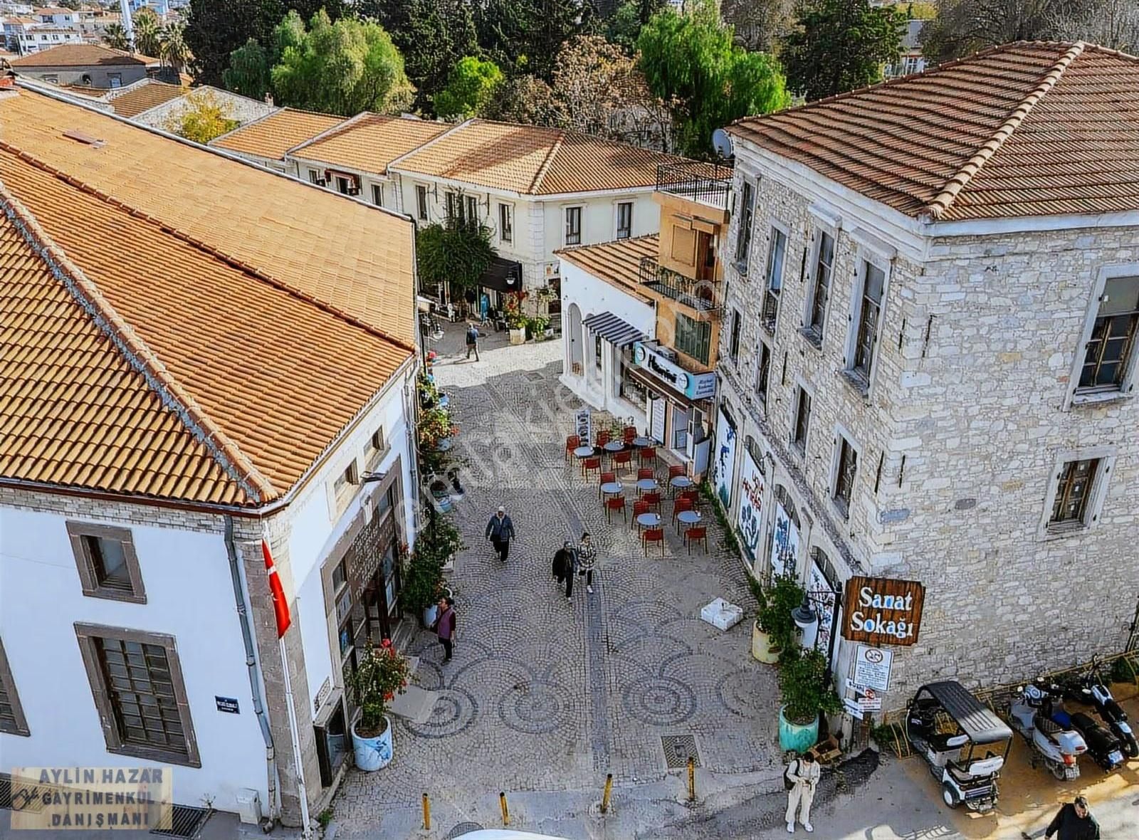 Urla Merkez'de Seçkin Ve Güçlü Yatırım İçin Satılık 4+1 Daire - Görsel 2