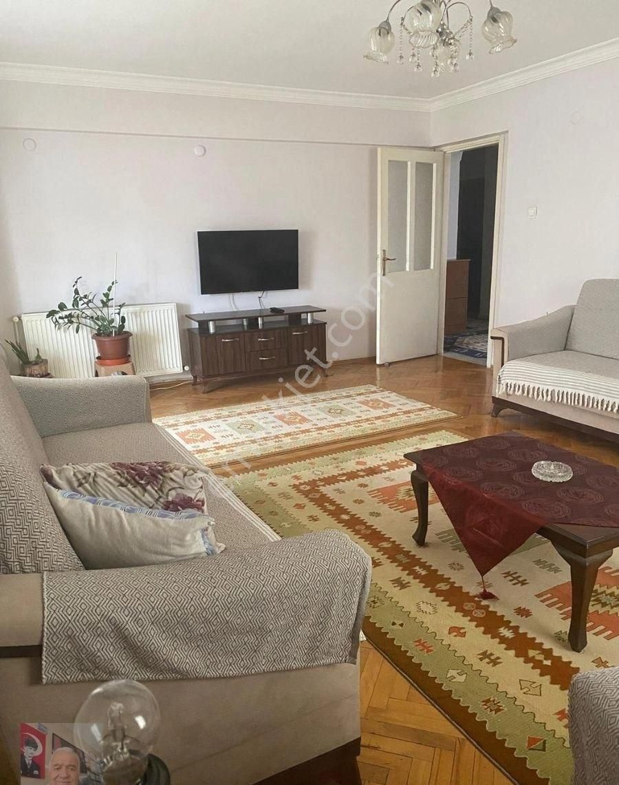 Otoparklı Asansörlüve D.gazlı Ara Kat Full Eşyalı 3+1 Kiralık Daire! - Görsel 5