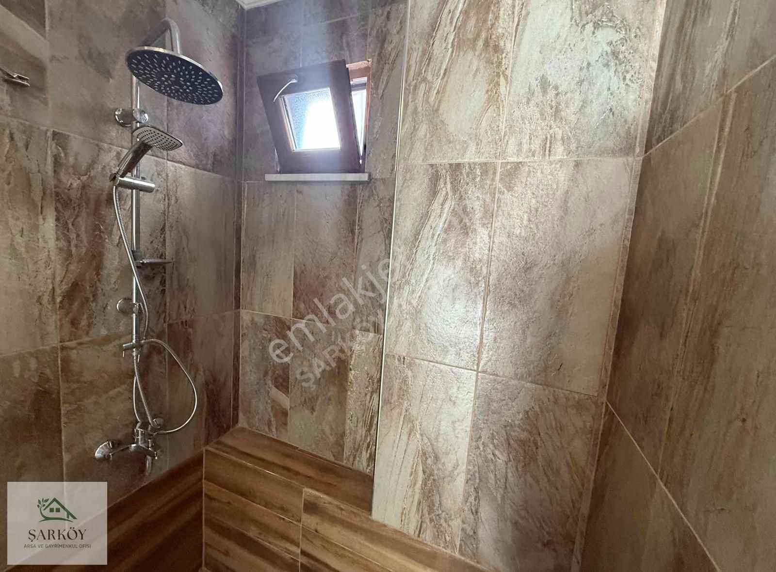 Altınova Mahallesi Satılık 2+1 Daire Köşe Konumda