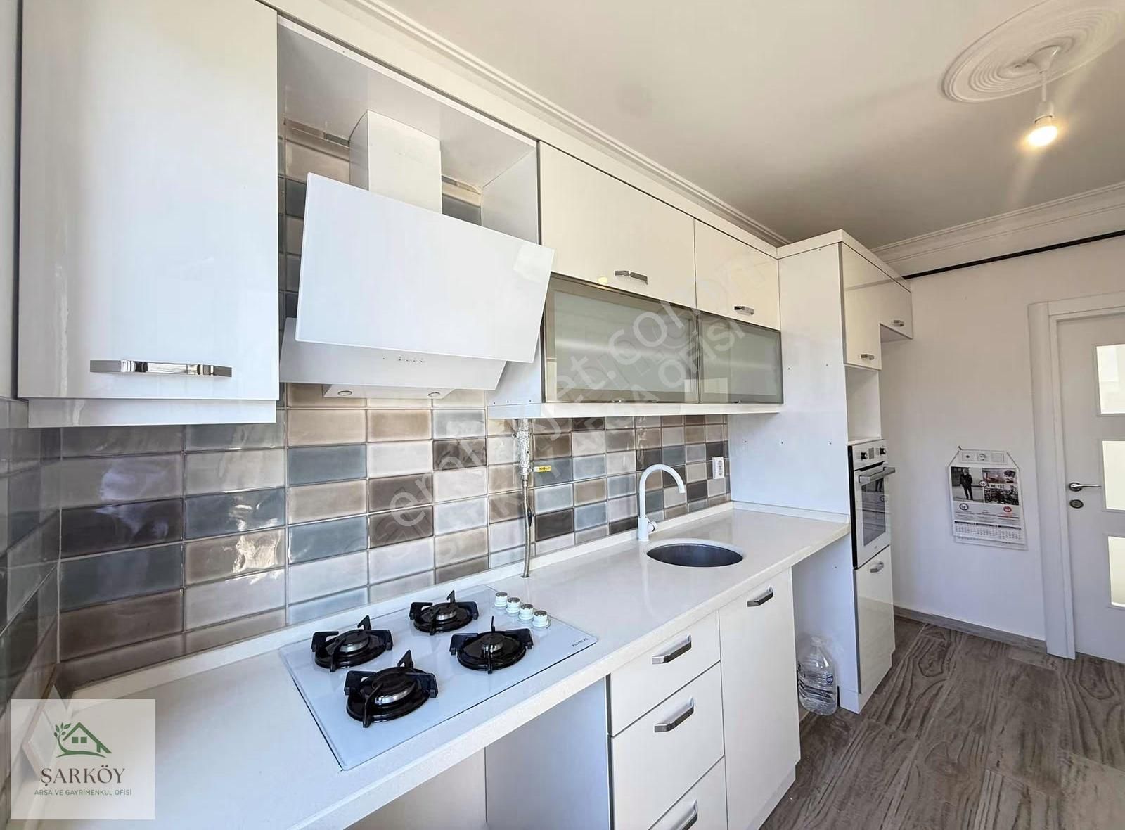 Altınova Mahallesi Satılık 2+1 Daire Köşe Konumda - Görsel 4