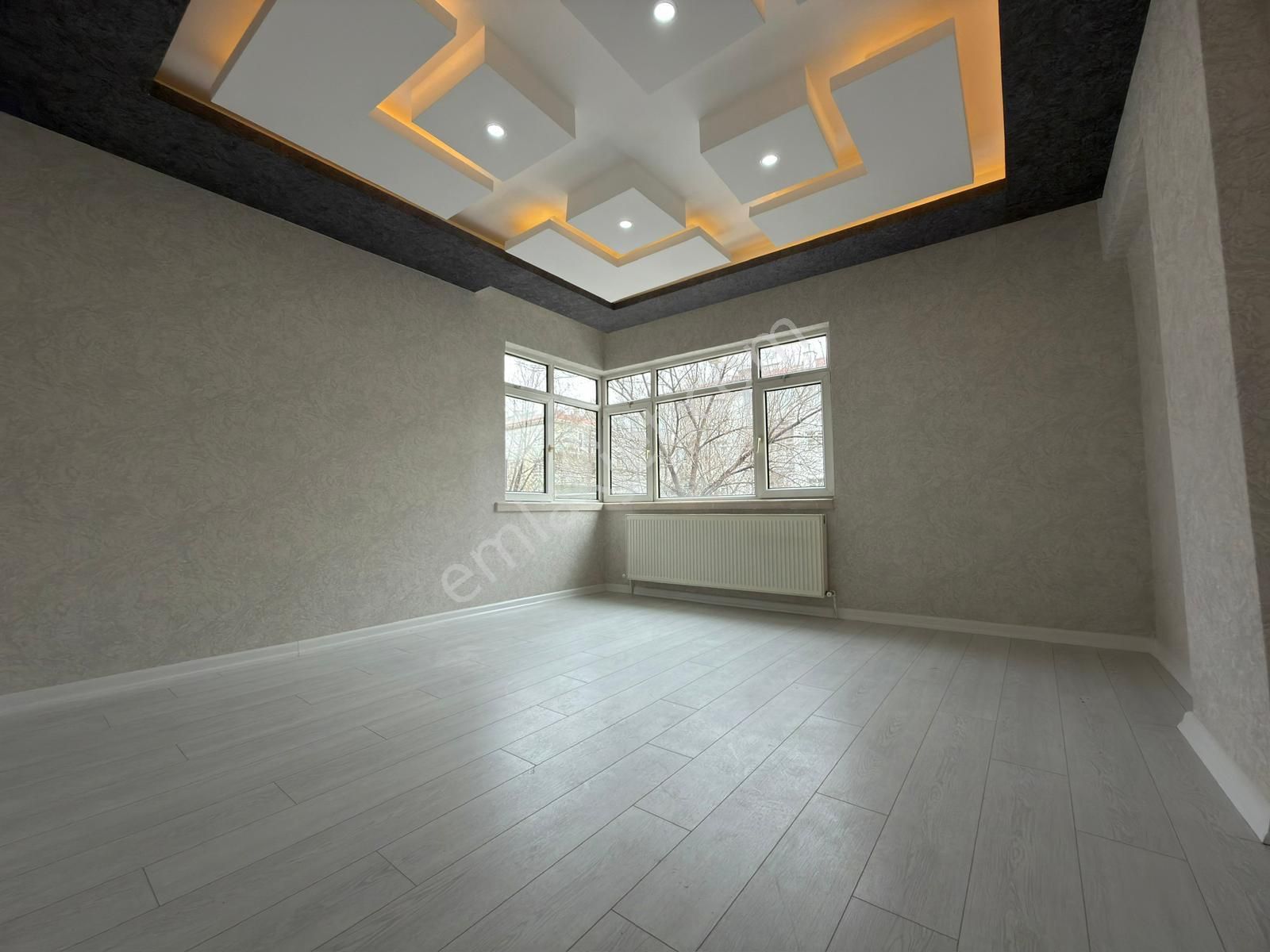 Kariyerden Tepebaşın'da Cadde Yakını Ara Katta Lüx Yapılı 3+1 Daire - Görsel 24