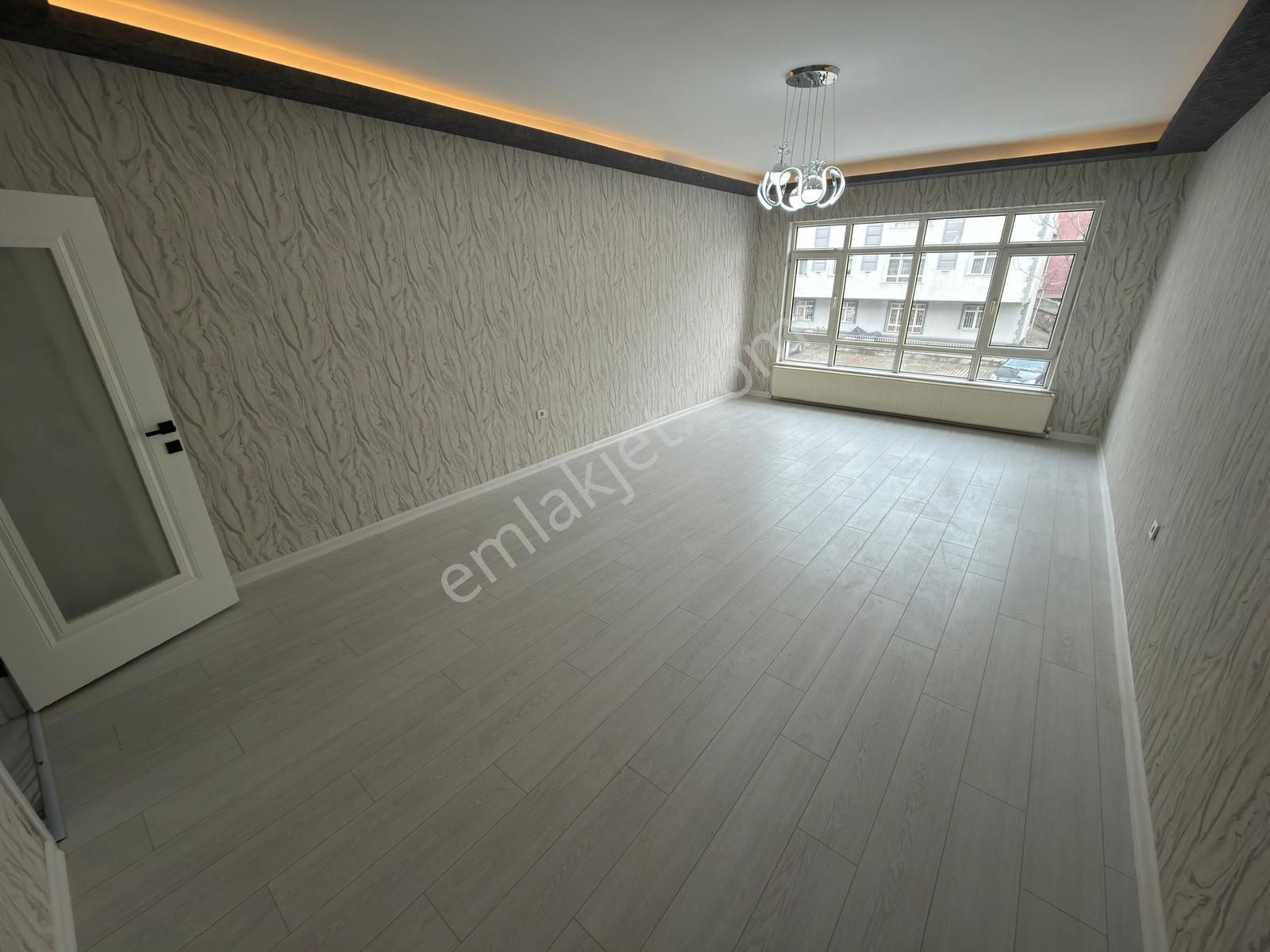 Kariyerden Tepebaşın'da Cadde Yakını Ara Katta Lüx Yapılı 3+1 Daire - Görsel 10