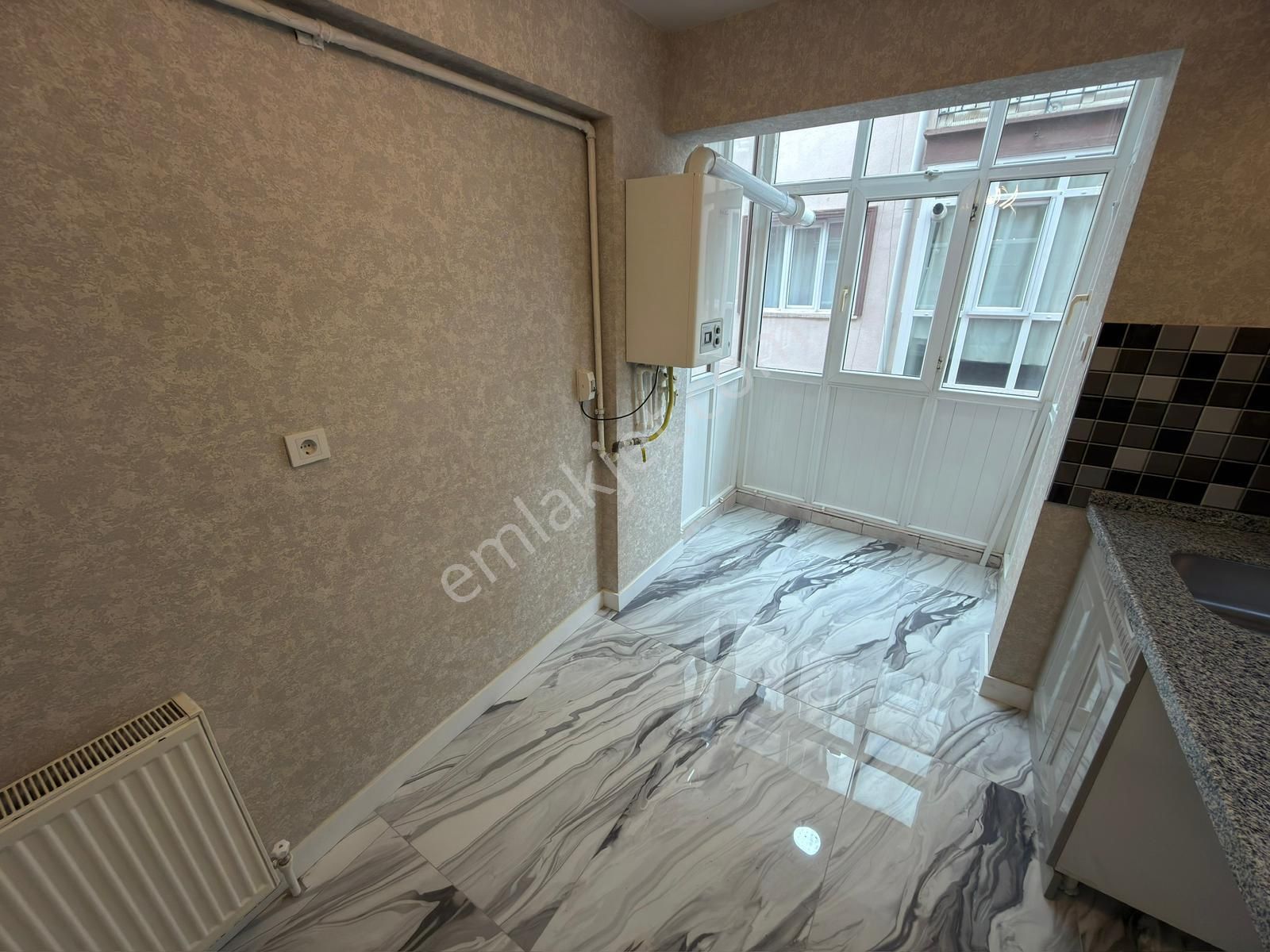 Kariyerden Tepebaşın'da Cadde Yakını Ara Katta Lüx Yapılı 3+1 Daire - Görsel 5