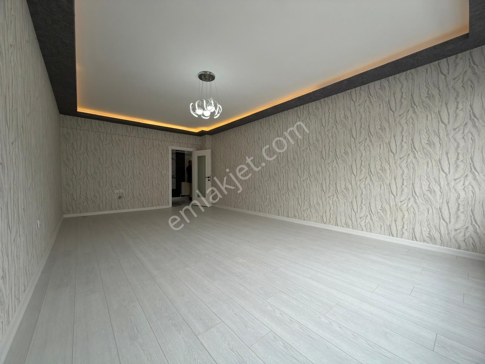 Kariyerden Tepebaşın'da Cadde Yakını Ara Katta Lüx Yapılı 3+1 Daire - Görsel 9