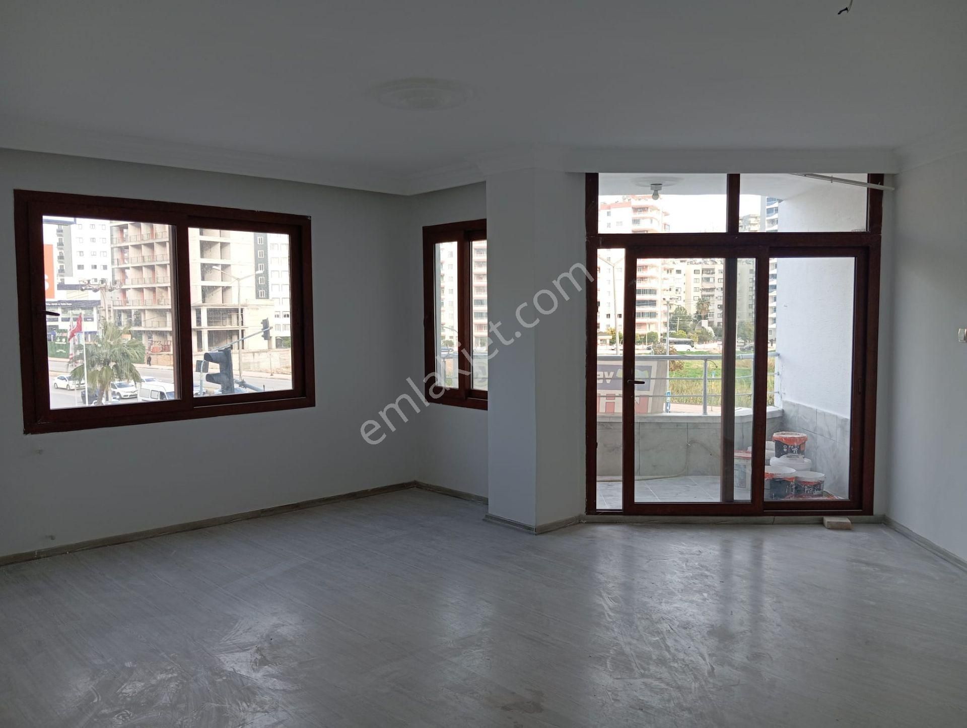 Vega'dan Solide Deniz Manzaralı Anayol Üzerinde Merkezi Konum Kiralık 3+1 Daire