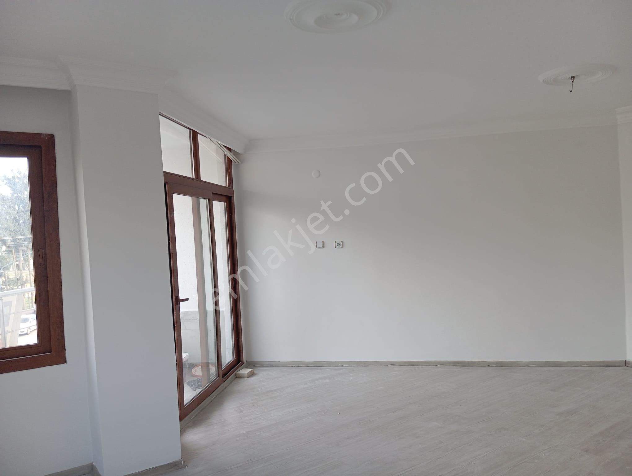 Vega'dan Solide Deniz Manzaralı Anayol Üzerinde Merkezi Konum Kiralık 3+1 Daire - Görsel 3