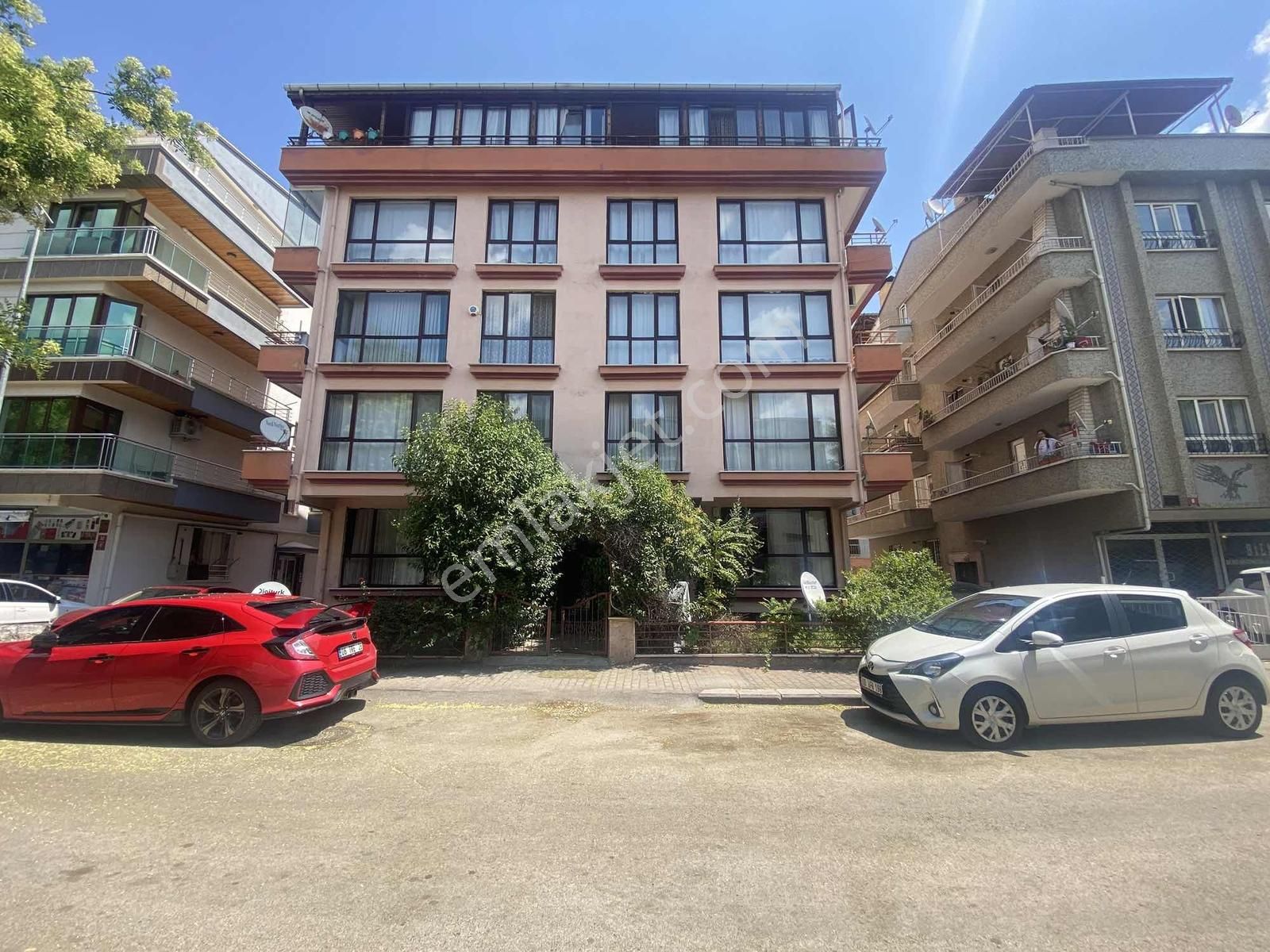 Ragıp Tüzün Caddesi Migros Arkası 2.adet 3+1 Satılık Daire
