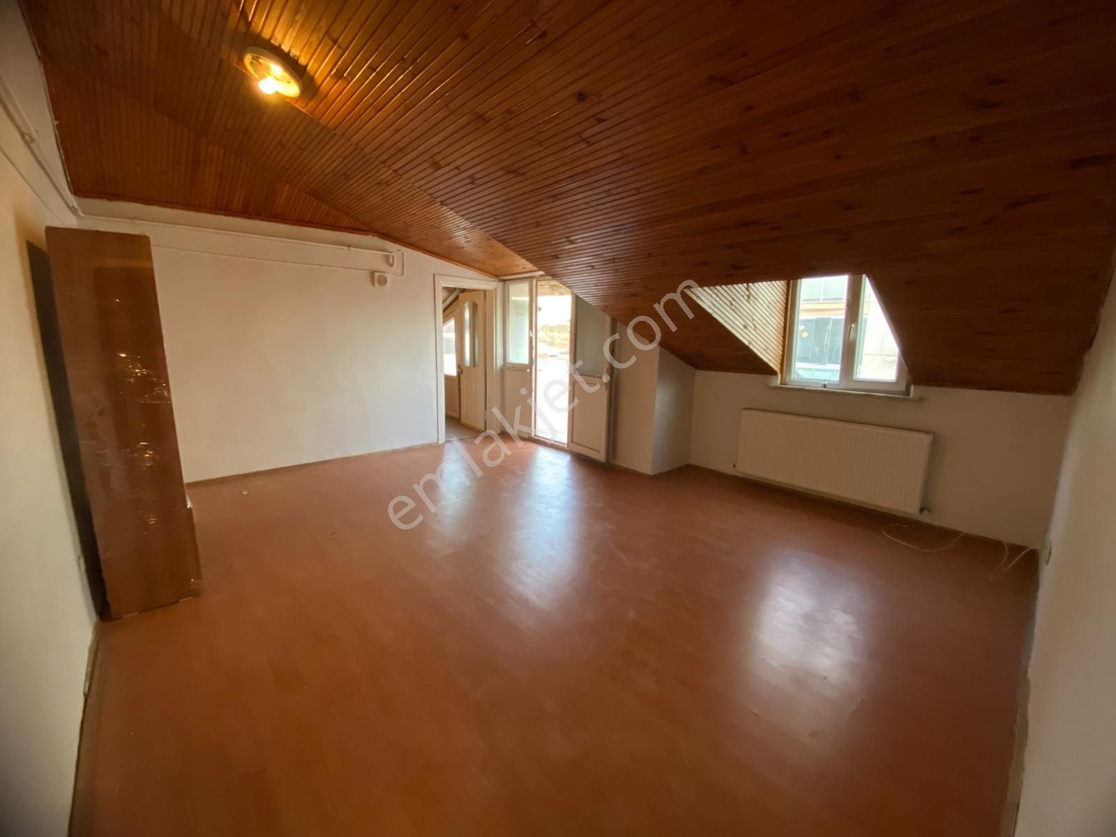 Mertcan'dan Velibaba Mah. Caddeye 3dk Açık Teraslı 1+1 Daire - Görsel 3