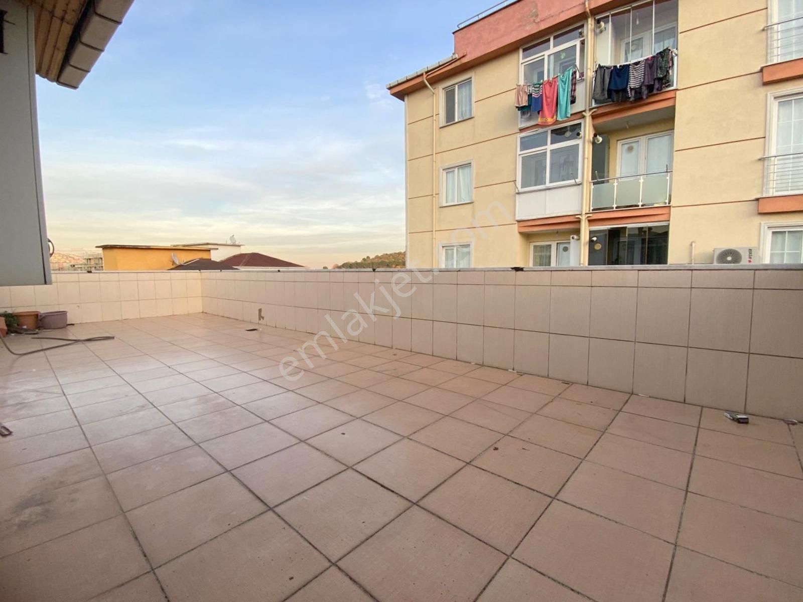 Mertcan'dan Velibaba Mah. Caddeye 3dk Açık Teraslı 1+1 Daire - Görsel 12