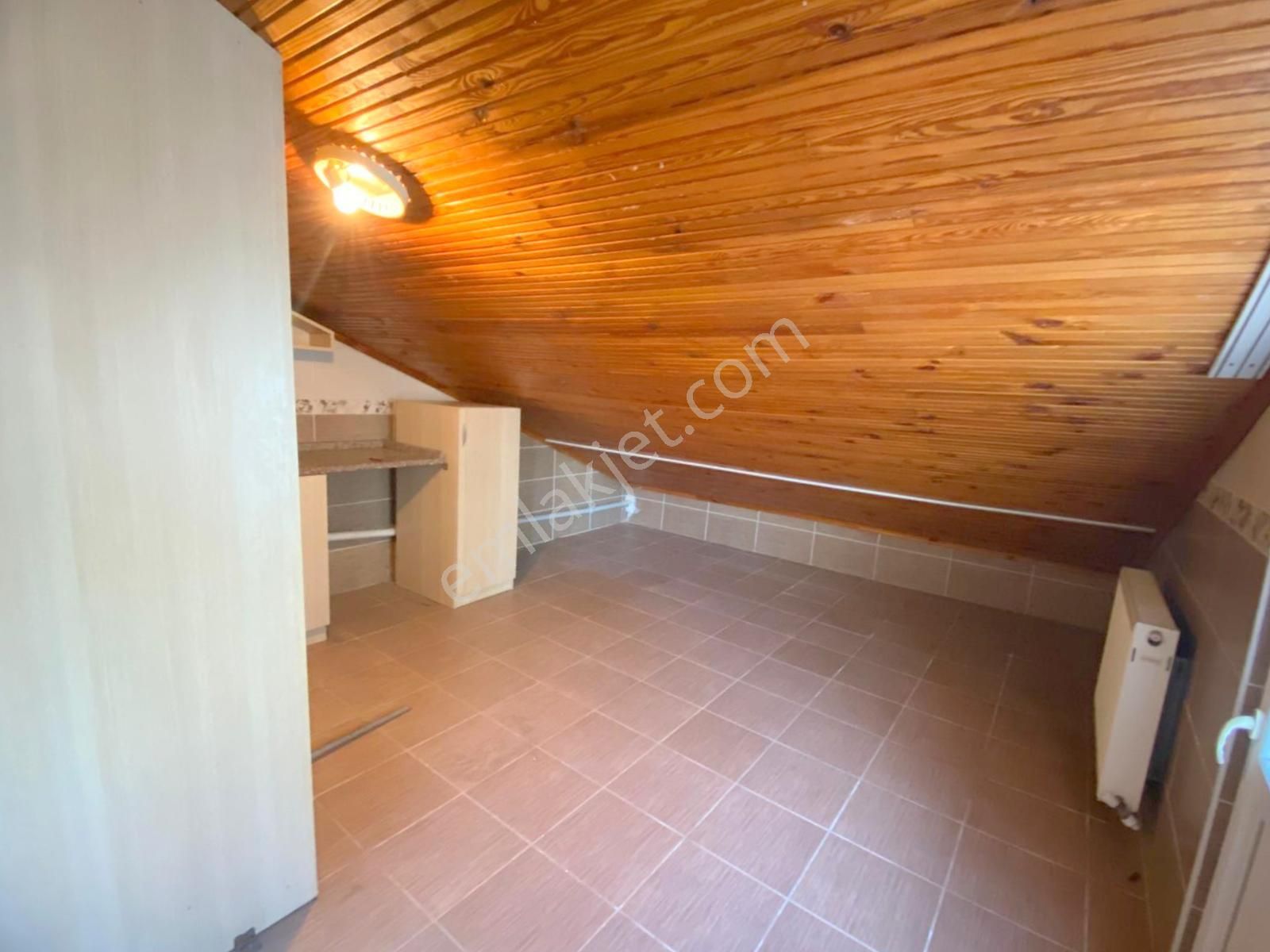 Mertcan'dan Velibaba Mah. Caddeye 3dk Açık Teraslı 1+1 Daire - Görsel 5