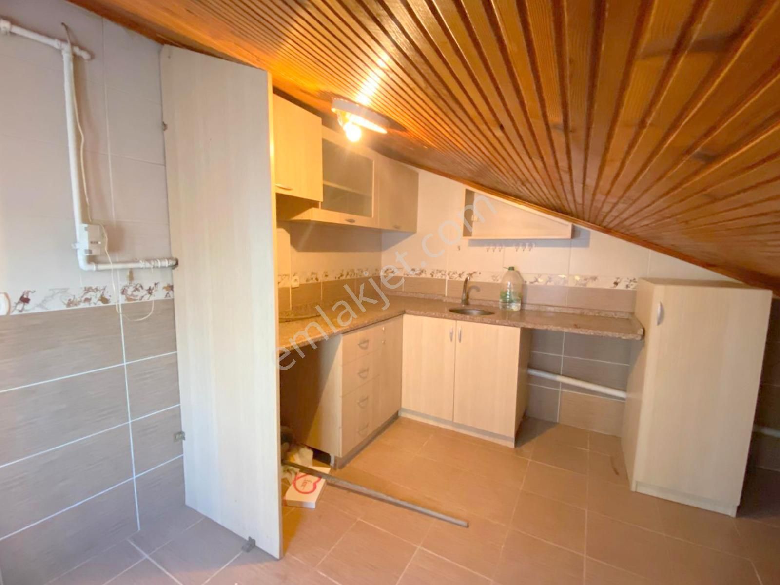 Mertcan'dan Velibaba Mah. Caddeye 3dk Açık Teraslı 1+1 Daire - Görsel 4