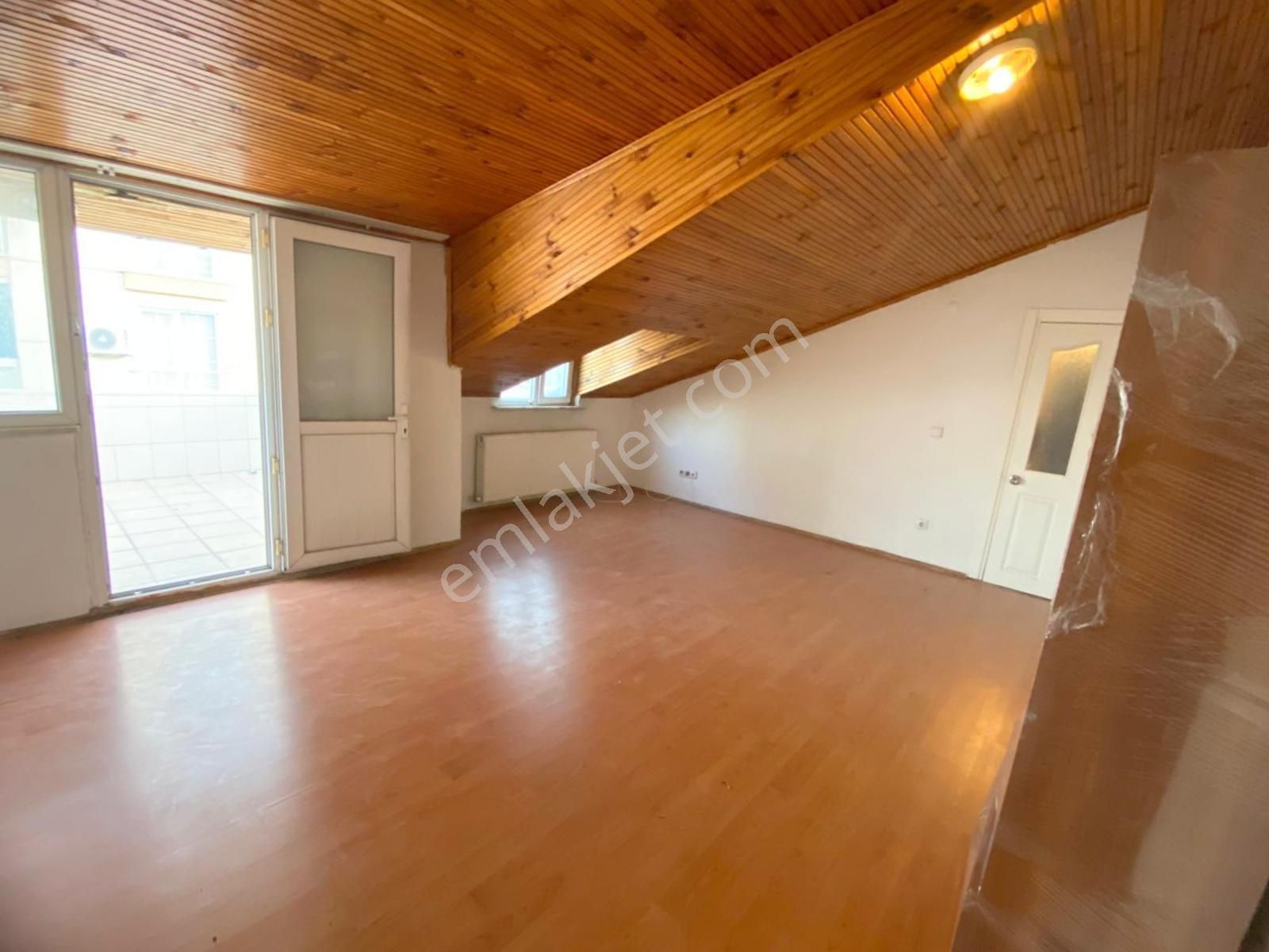 Mertcan'dan Velibaba Mah. Caddeye 3dk Açık Teraslı 1+1 Daire - Görsel 2