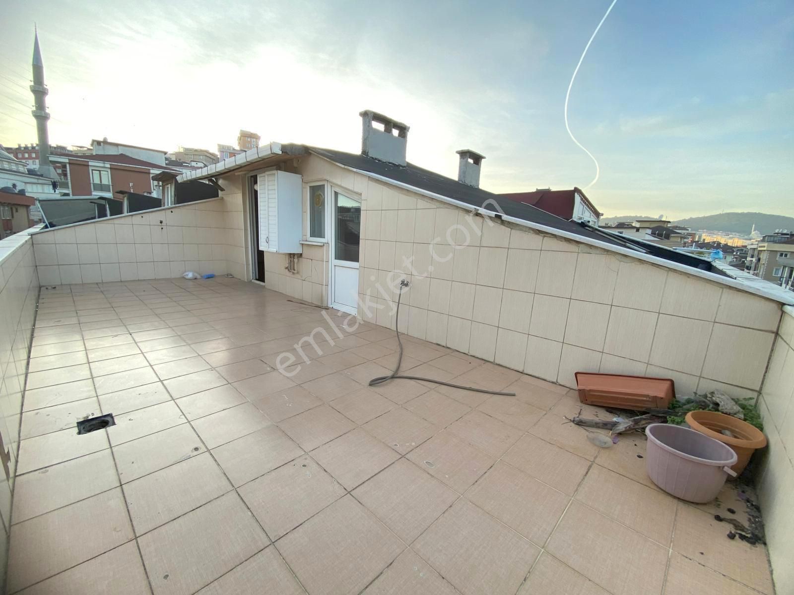 Mertcan'dan Velibaba Mah. Caddeye 3dk Açık Teraslı 1+1 Daire - Görsel 11