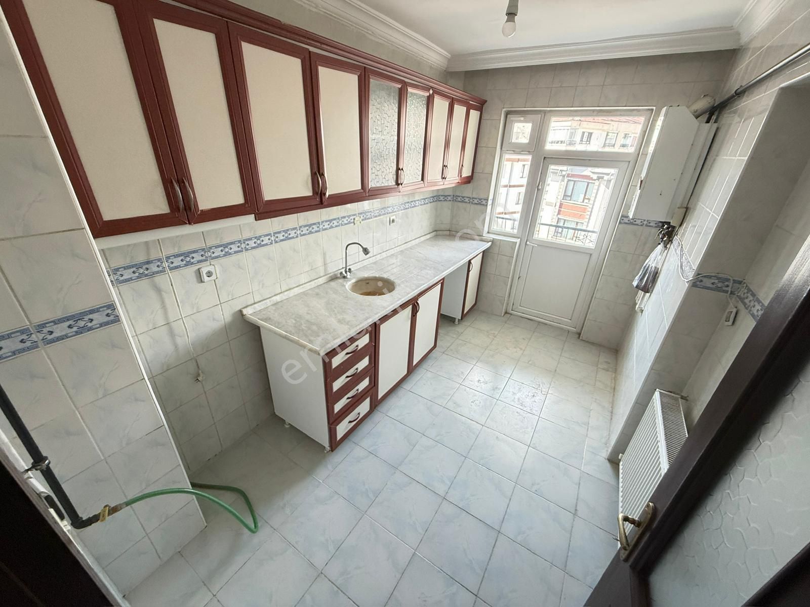 İncirli Barışyolu Caddesi'nde Ara Katta Geniş Çift Balkon 3+1 Daire - Görsel 7