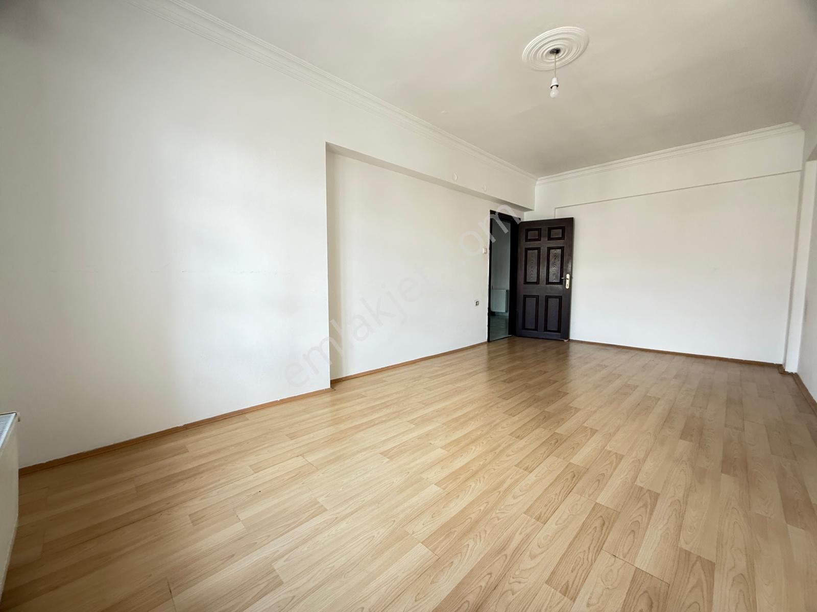 İncirli Barışyolu Caddesi'nde Ara Katta Geniş Çift Balkon 3+1 Daire - Görsel 11