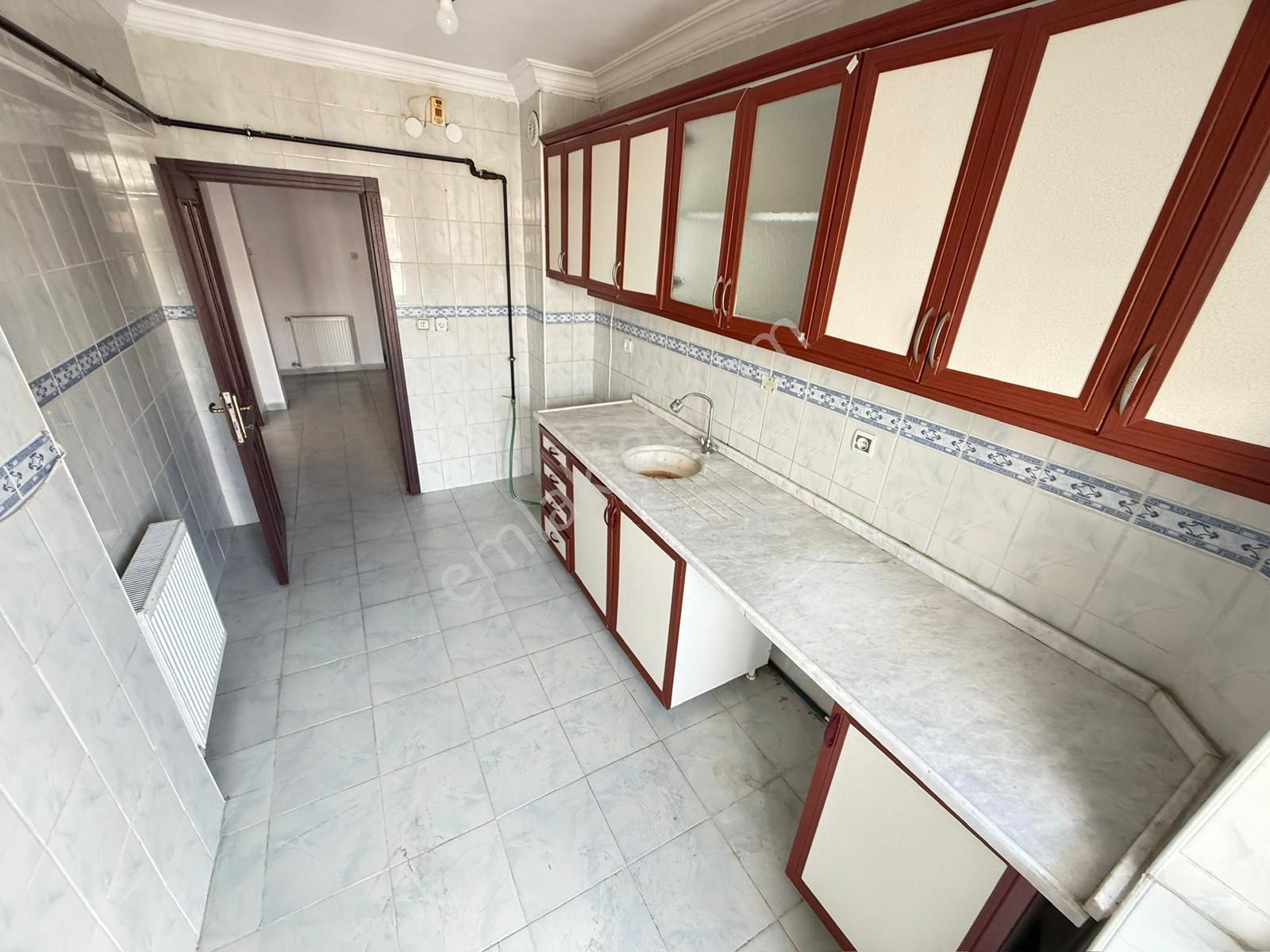 İncirli Barışyolu Caddesi'nde Ara Katta Geniş Çift Balkon 3+1 Daire - Görsel 8