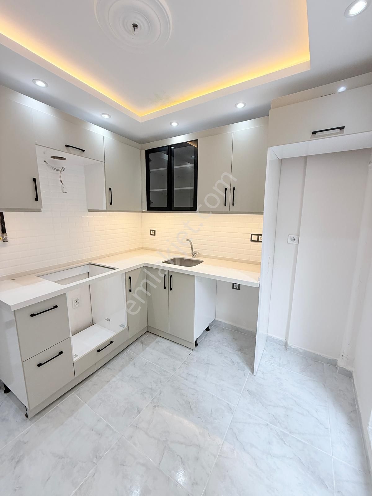 🏡mutlu Mahallesi 🏡 ✅2+1 100 M2 5 Katlının Zemin Katı ❇️full Tadilatlı Özelikli Bahçeli