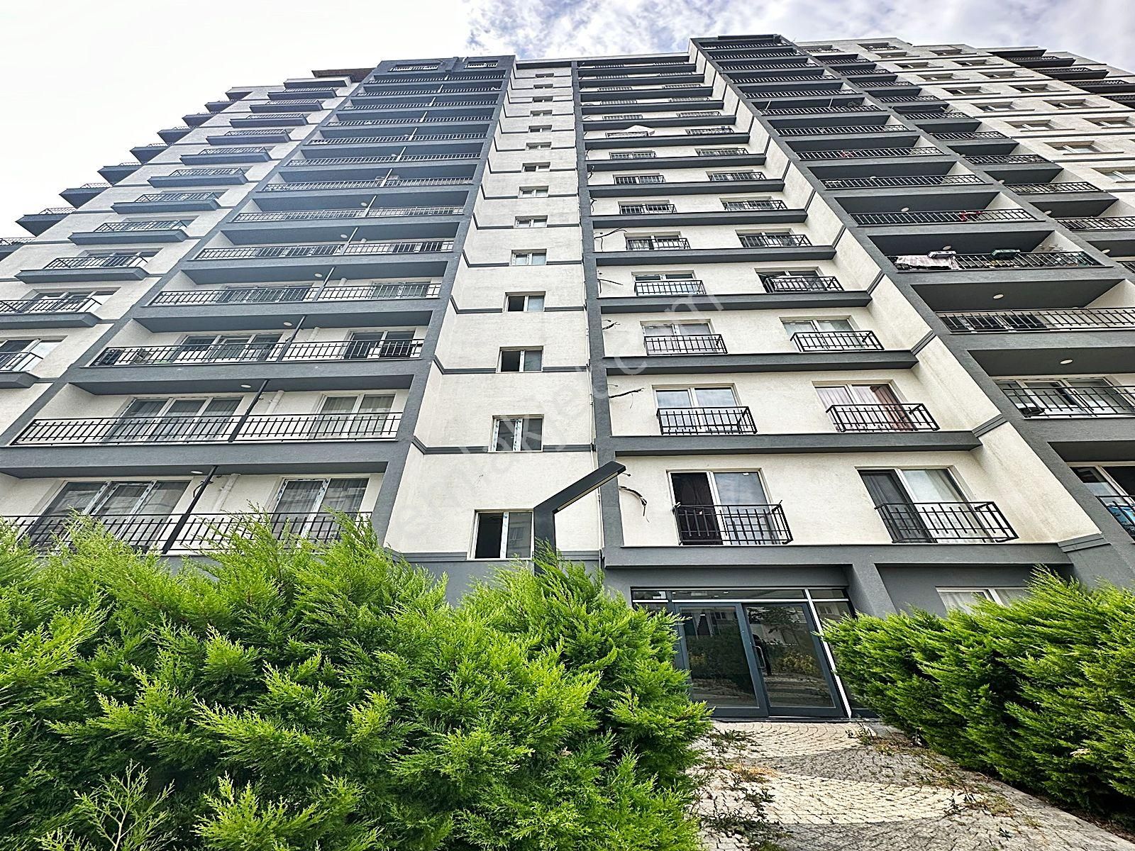 Merkezi Konumda Metrobüse Yakın 1+1 Site İçinde Lüks Daire !!! - Görsel 4