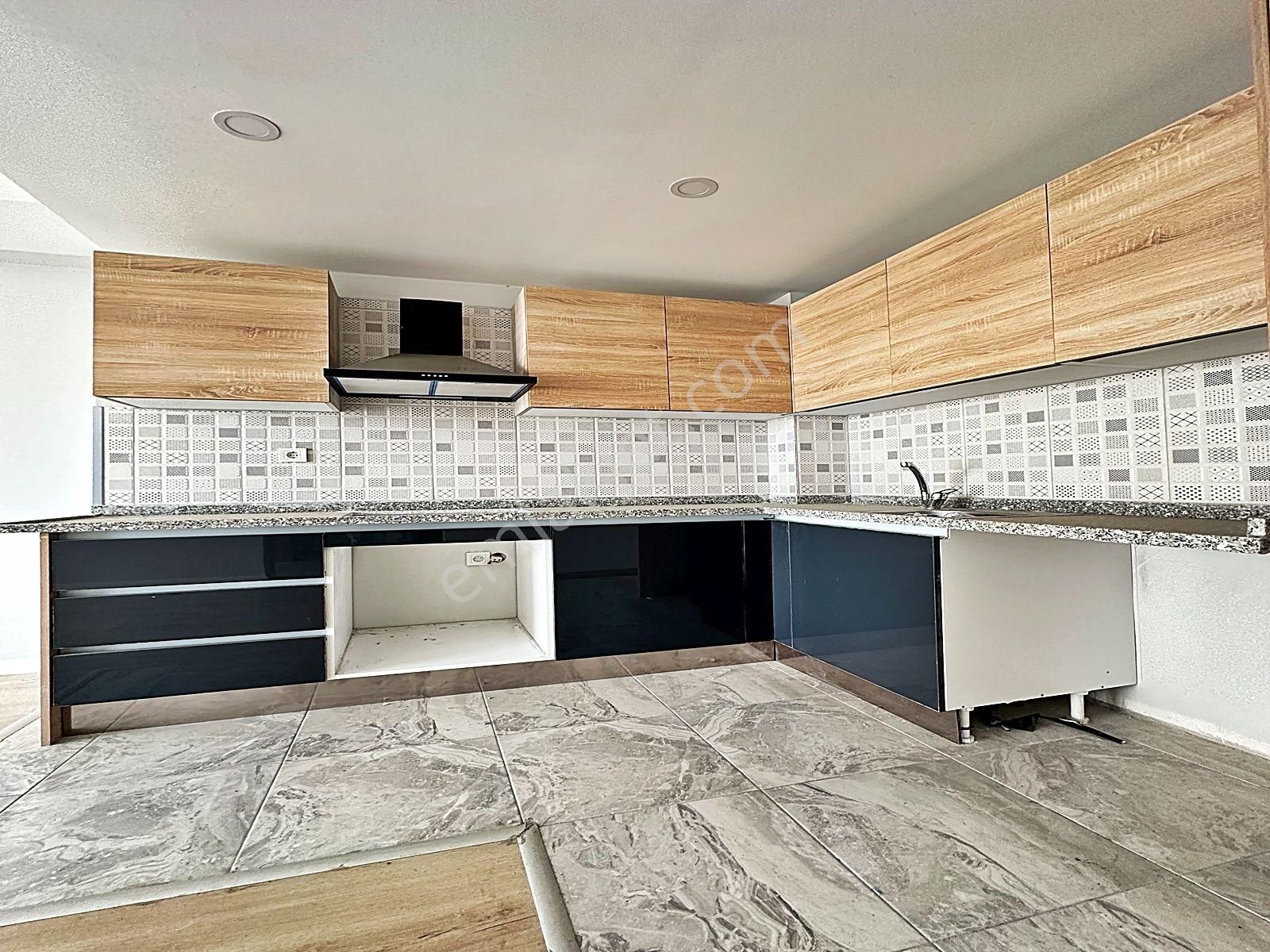 Merkezi Konumda Metrobüse Yakın 1+1 Site İçinde Lüks Daire !!! - Görsel 21