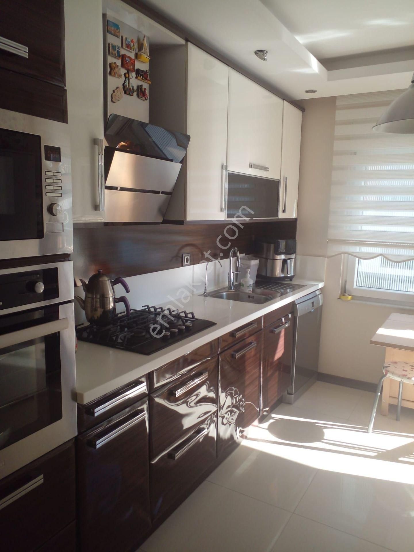 Uncalı 'da Yüzme Havuzlu , D.gazlı , Ebeveyn Banyolu Katta 2+1