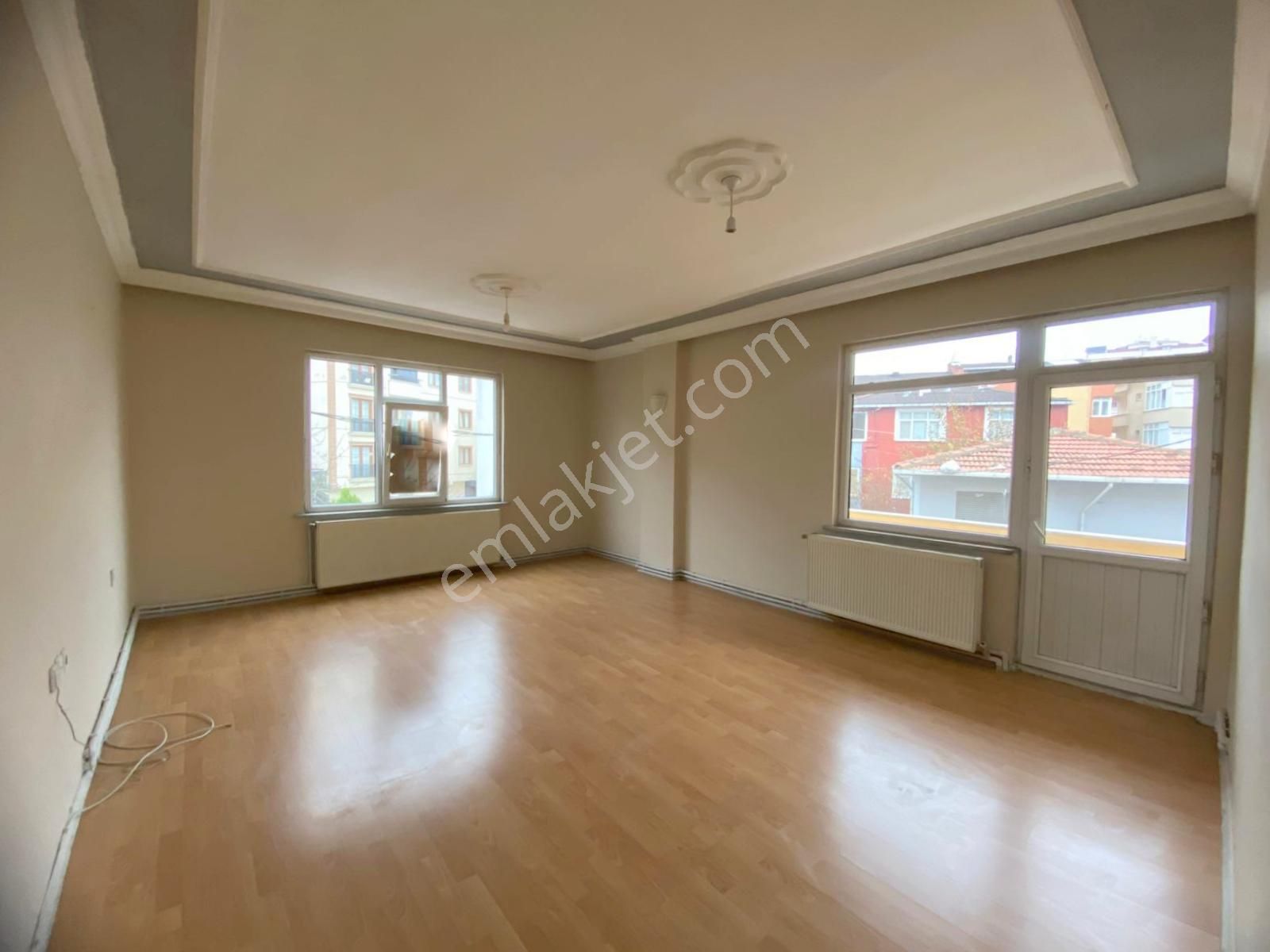 Mertcan'dan Kavakpınar Mah.caddeye 1dk 2 Balkonlu 2+1 Daire