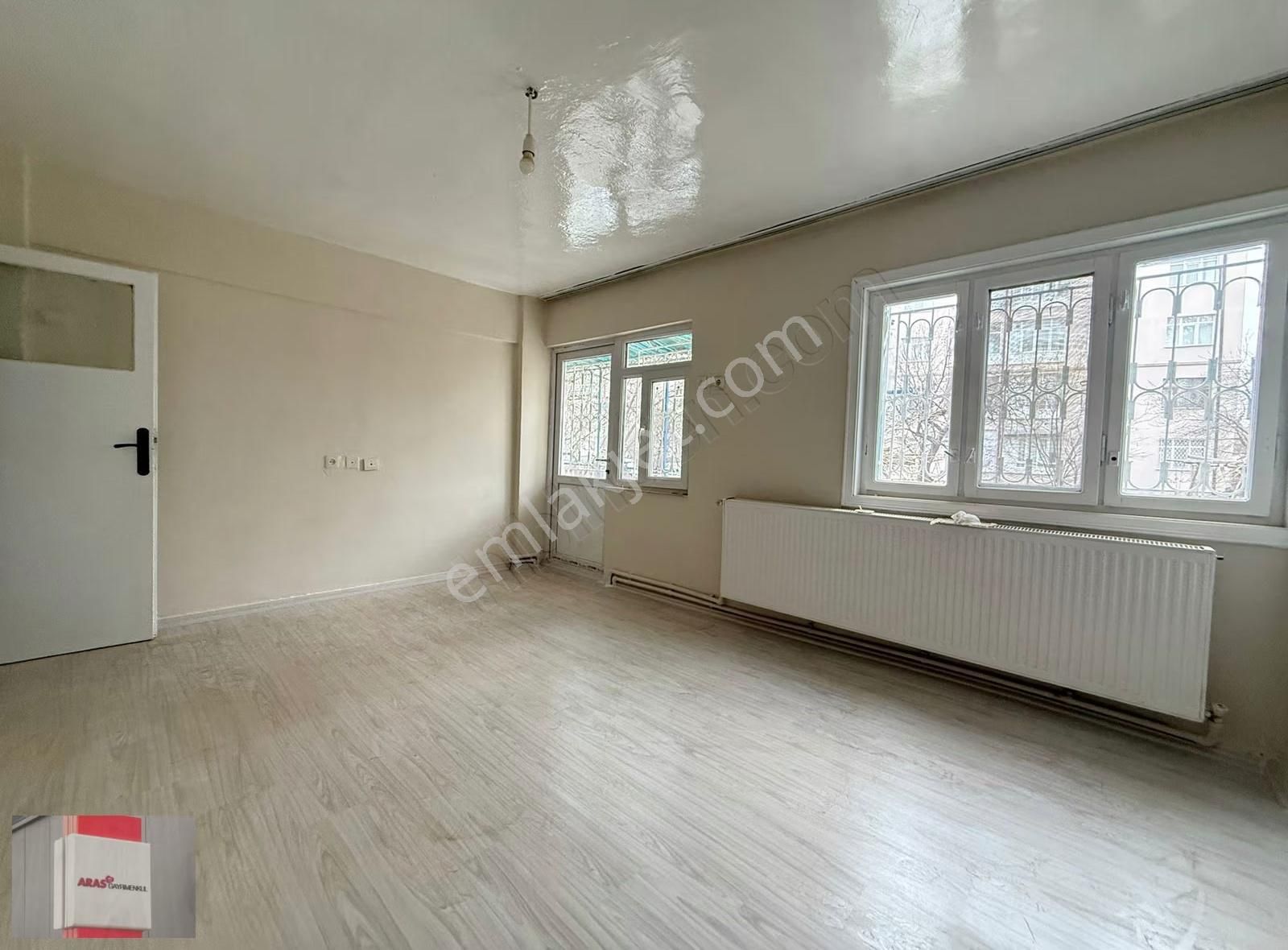 Dumlu Pınar Mahallesinde Tramway Duragı Yanı 2+1 Zemin Kat Daire - Görsel 9